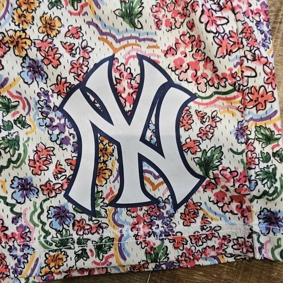 Amazing New York Yankees Flower Shorts Brand New With Tags - Picture 2 of 6